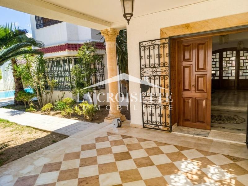 Villa S+5 avec piscine à Gammarth